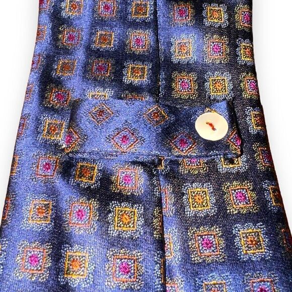 Carrot & Gibbs Navy Blue Flower Handmade 100% Silk Neck Tie - Picture 3 of 9